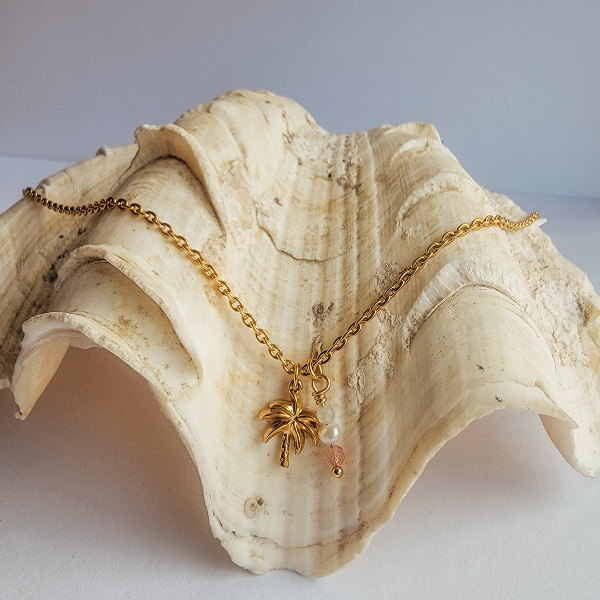 Cove Necklace