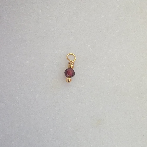 Tiny Birthstone January - Garnet